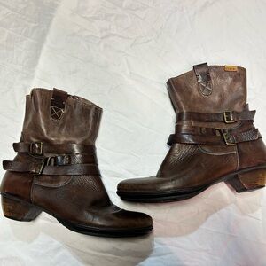Vintage brown leather boots with straps